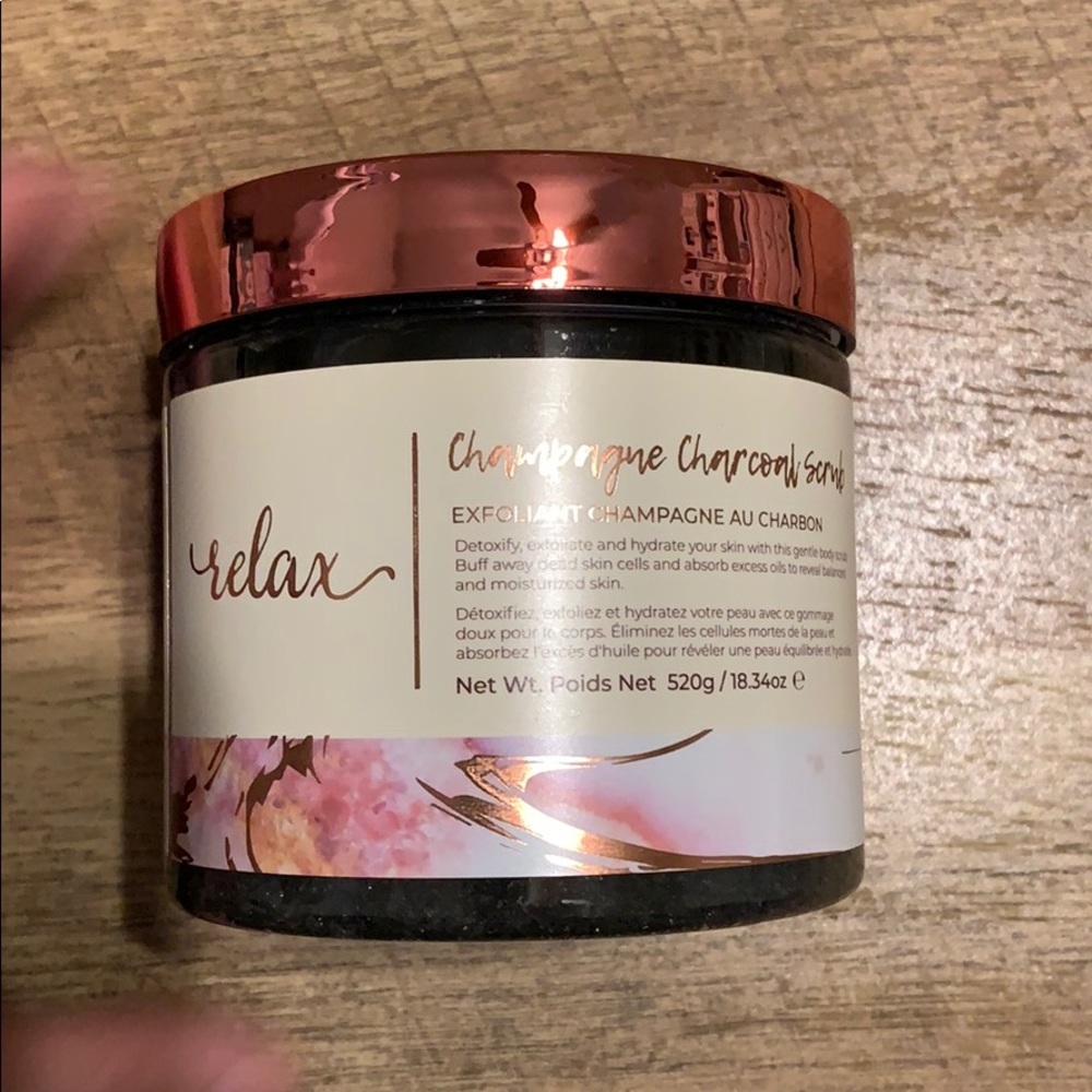 brand new manna kadar charcoal scrub.